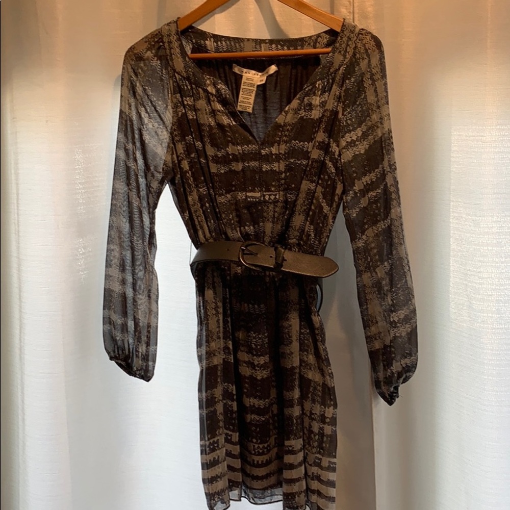 Women’s sleeved dress